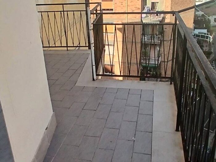 Appartamento con 6 locali in affitto in Via Giuseppe Casciaro, Arenella, Napoli