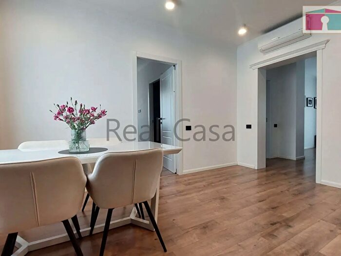 Appartamento trilocale in vendita in Via Domenichino, Modena