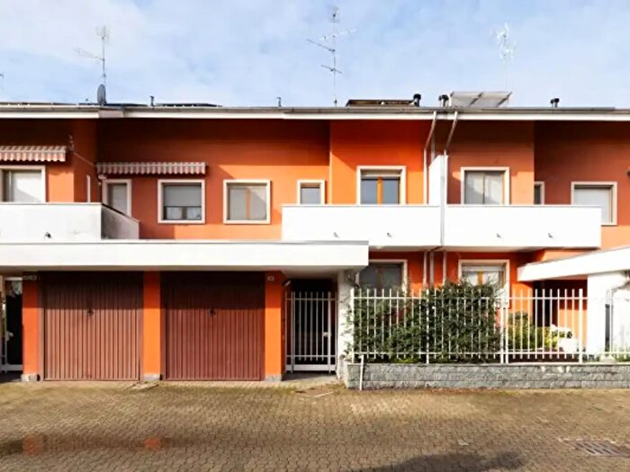 Casa quadrilocale in vendita in Novara