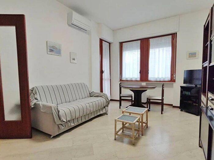 Appartamento trilocale in affitto in Viale Matteotti, Centro, Diano Marina
