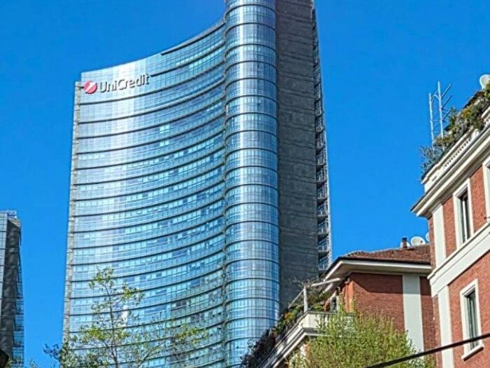 Appartamento trilocale in affitto in Via Carlo De Cristoforis, Garibaldi Corso Como, Milano