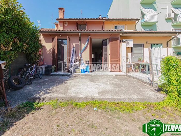 Casa quadrilocale in vendita in Via Criminali, Belgioioso