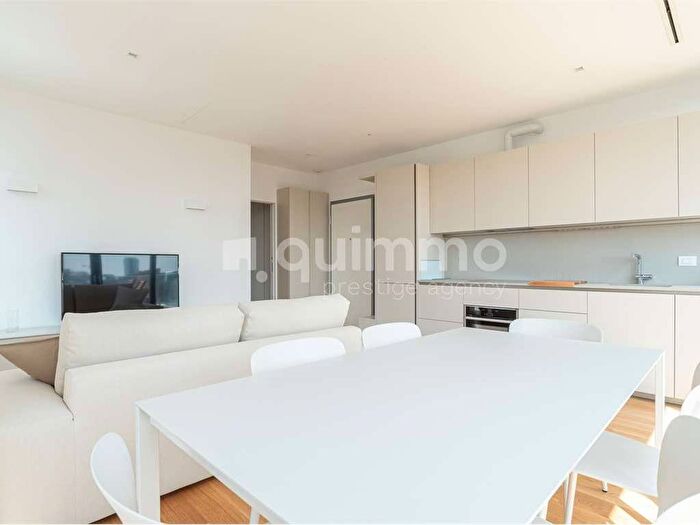 Appartamento trilocale in affitto in via Quadrio, Garibaldi Corso Como, Milano