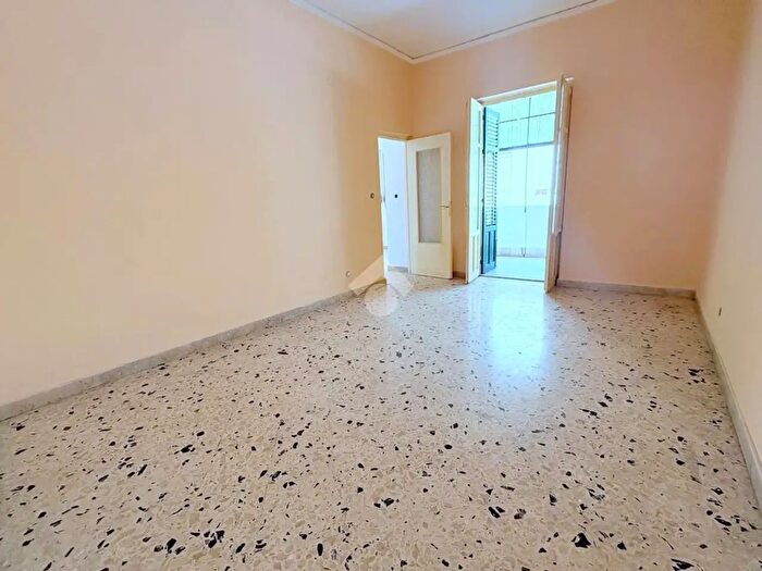 Appartamento trilocale in vendita in Largo Orlando, Palermo