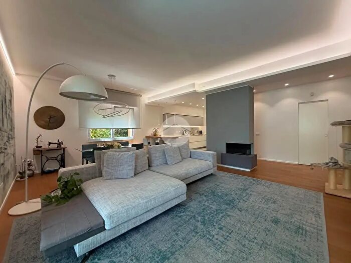 Appartamento con 6 locali in vendita in Via Emilio Salgari, Genova