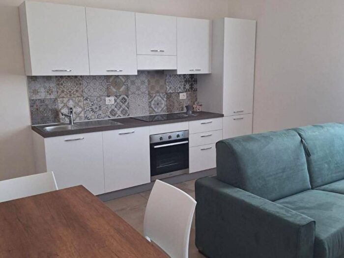 Appartamento trilocale in affitto in Via Sarzana, Avenza, Carrara