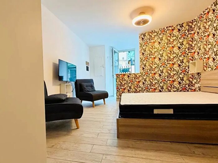 Appartamento monolocale in affitto in Via Cangiani, Napoli