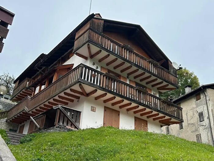 Appartamento con 7 locali in vendita in Via Solator, Selva Di Cadore