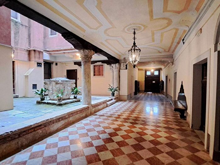 Appartamento con 6 locali in affitto in San Polo, Venezia