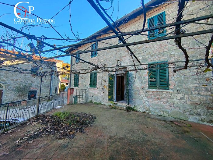 Casa con 7 locali in vendita in Località Casale, San Godenzo