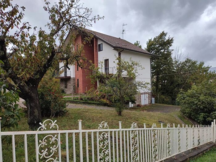 Casa con 13 locali in vendita in Via Circonvallazione San Benedetto Val di Sambro, San Benedetto Val Di Sambro