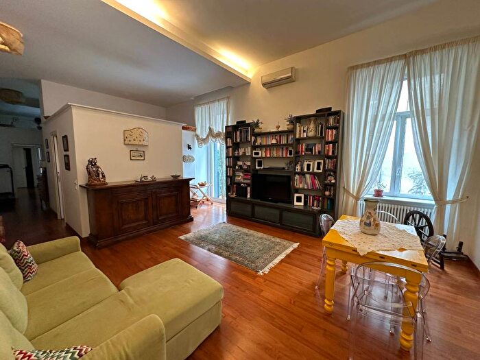 Appartamento trilocale in affitto in Via del Parco Regina Margherita, Piazza Amedeo Parco Margherita, Napoli