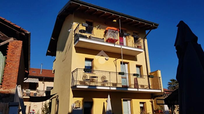 Casa quadrilocale in vendita in Via Roma, Agrate Conturbia