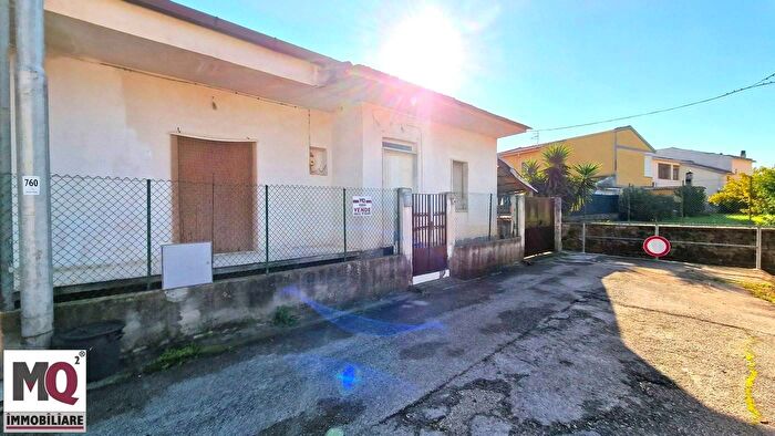 Casa trilocale in vendita in Falciano Del Massico