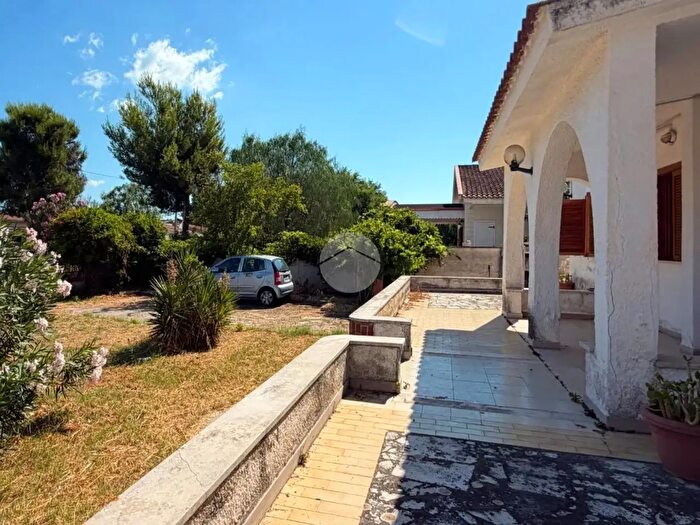 Appartamento con 6 locali in vendita in Viale delle Rondinelle, Manfredonia