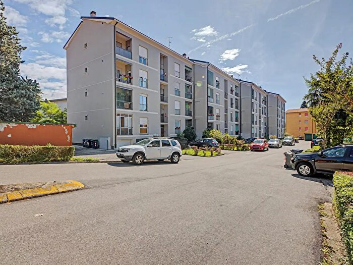 Appartamento trilocale in vendita in Via Alfredo Oriani, Varese