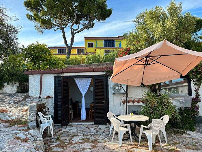 Appartamento bilocale in affitto in Via Piano Faracchio, Centola