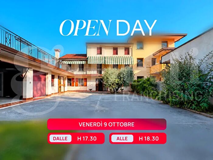Casa con 8 locali in vendita in Via Bellasio, Pordenone