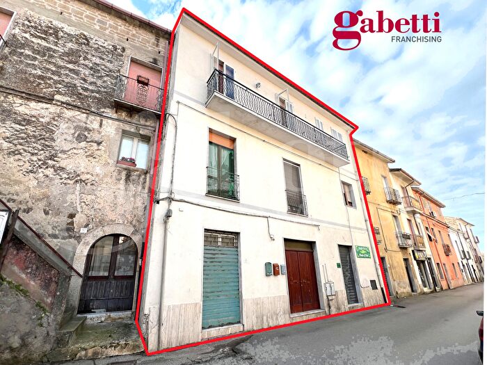 Casa con 12 locali in vendita in Via Nazionale Sannitica, Castelvenere