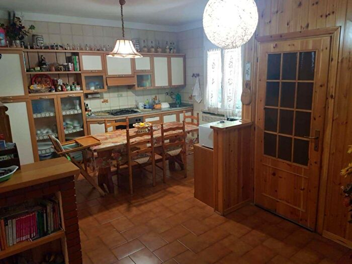 Casa con 6 locali in vendita in Via San Francesco, Montecopiolo