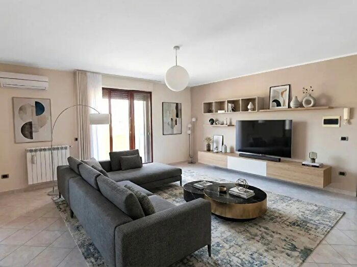 Appartamento trilocale in vendita in Via Fiumara, Mondragone