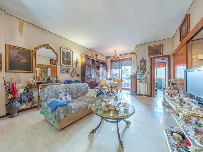 Appartamento trilocale in vendita in Via Baldo degli Ubaldi, Roma