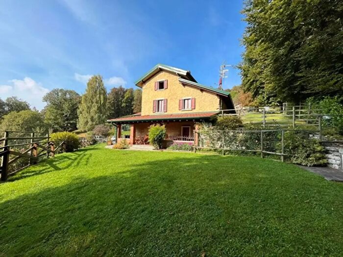 Casa con 13 locali in vendita in Via C Goldoni, Alta Valle Intelvi