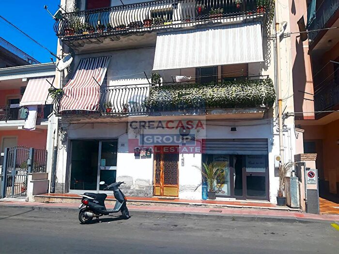 Appartamento trilocale in vendita in Via Vittorio Emanuele Terzo, Giardini Naxos