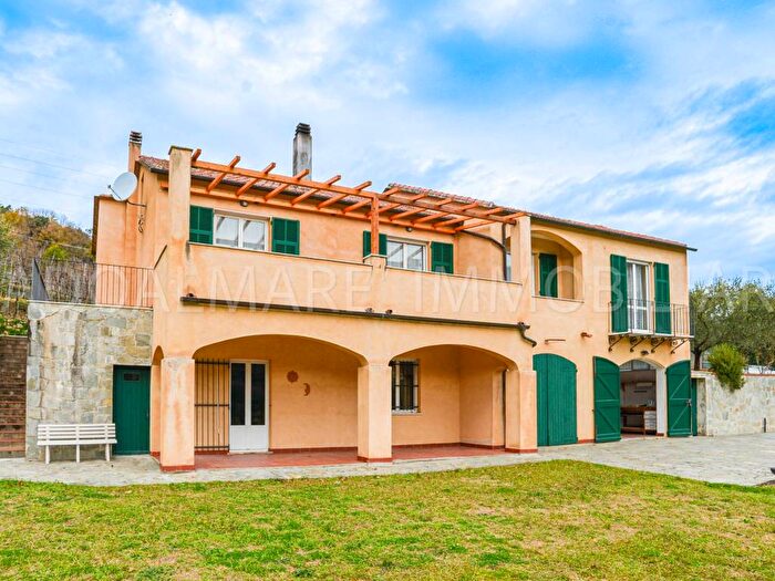 Casa quadrilocale in affitto in Via Benne, Feglino, Orco Feglino