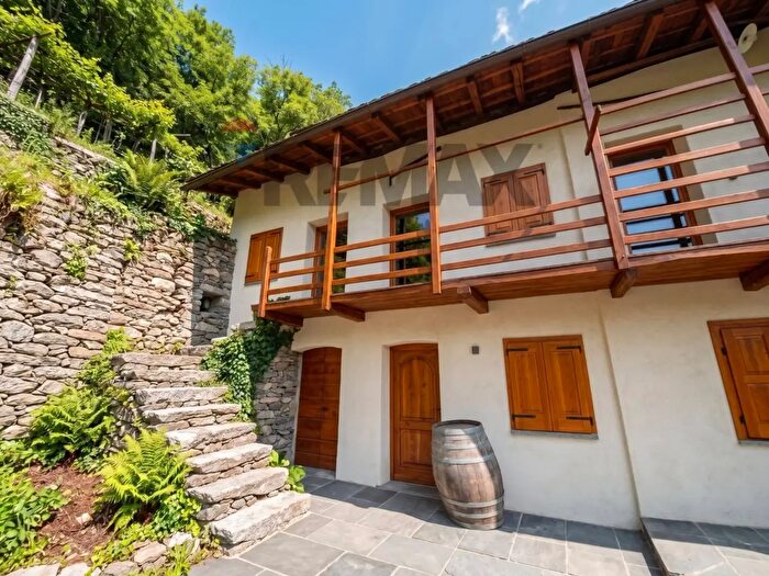 Casa quadrilocale in vendita in Via Casenda, Samolaco