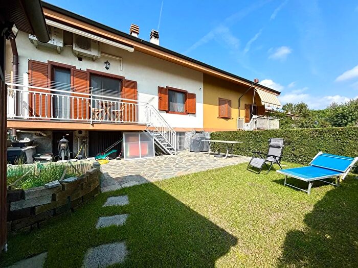 Casa con 6 locali in vendita in Via Chisone, None