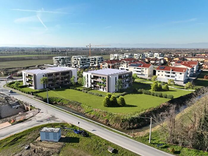 Appartamento trilocale in vendita in Via Marzola, Limena