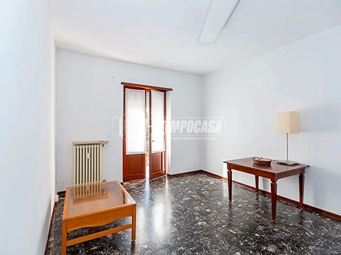 Appartamento trilocale in vendita in Via Molise, Verona