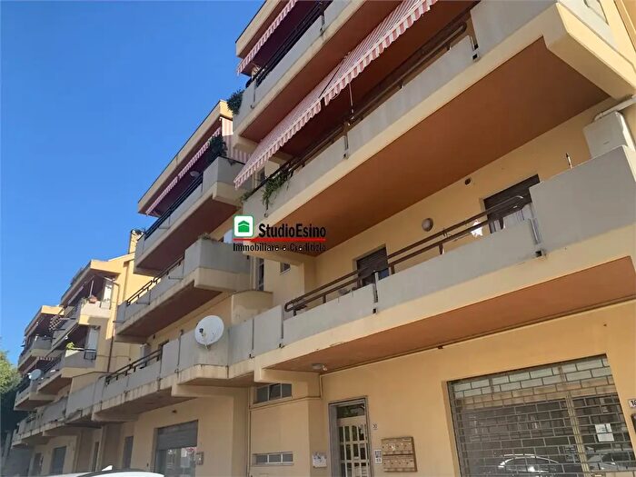 Appartamento con 6 locali in vendita in Monsampolo Del Tronto