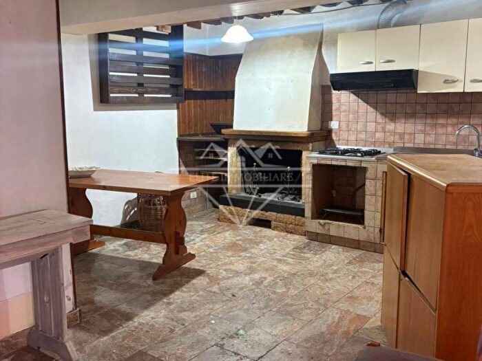 Appartamento con 6 locali in affitto in Via Grotta, Avenza, Carrara