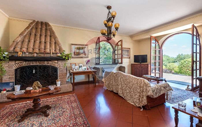 Casa con 6 locali in vendita in Via di Pallotta, Montecompatri