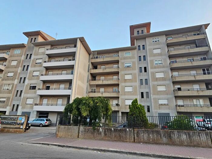 Appartamento con 6 locali in vendita in Circonvallazione Ortisiana, Modica