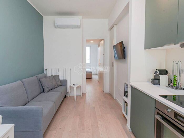 Appartamento trilocale in affitto in Via Giovanni Battista Niccolini, Cenisio Sarpi Isola, Milano