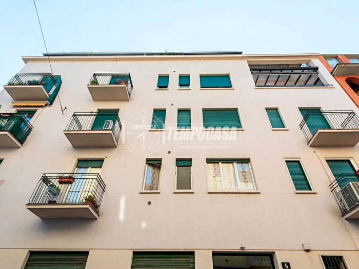 Appartamento trilocale in vendita in Via Riccardo Arnò, Milano