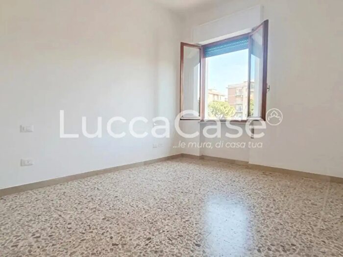 Appartamento trilocale in affitto in Lucca