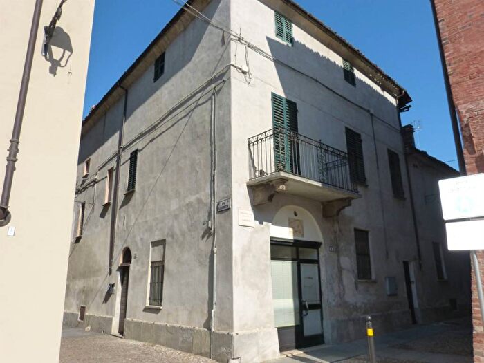 Casa con 6 locali in vendita in Via Giuseppe Garibaldi, Centro, Fossano