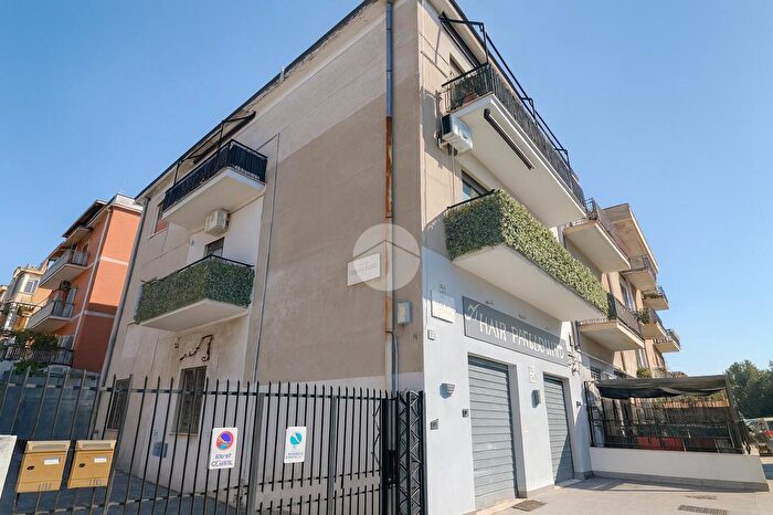 Appartamento trilocale in vendita in Via Gian Battista Miliani, Roma