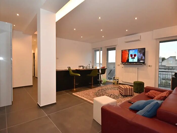 Appartamento con 10 locali in vendita in Via a Volta, Nardo