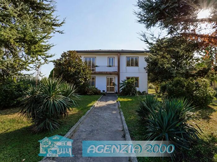 Casa quadrilocale in vendita in Via Cavour, Bagnoli Di Sopra