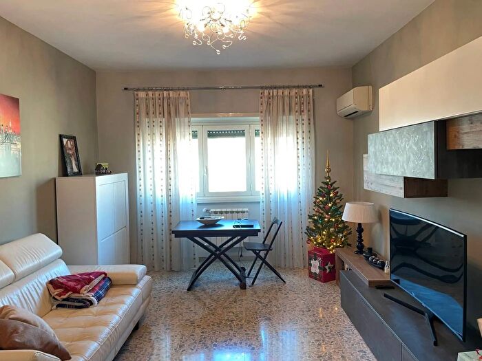 Appartamento bilocale in vendita in Via Oderisi da Gubbio, Roma