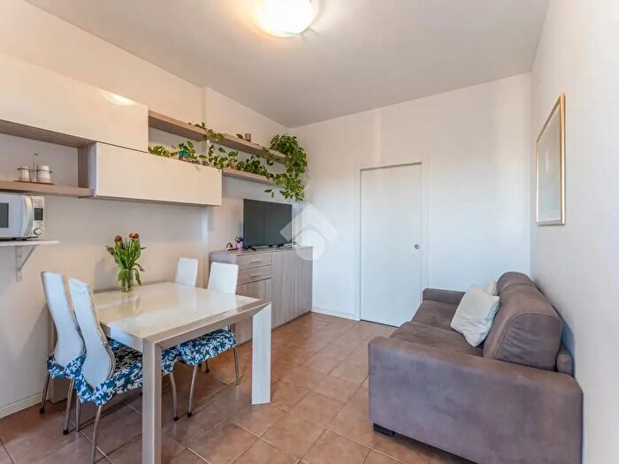 Appartamento trilocale in vendita in Viale Edoardo Jenner, Milano