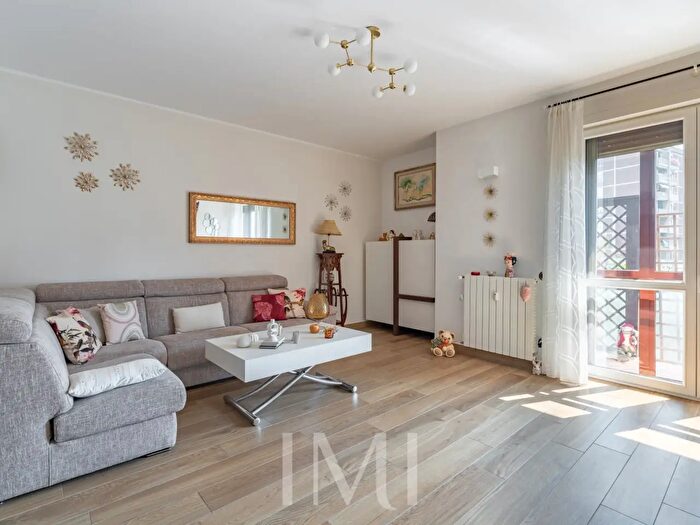 Appartamento trilocale in vendita in Via Giovanni Schiavoni, Milano