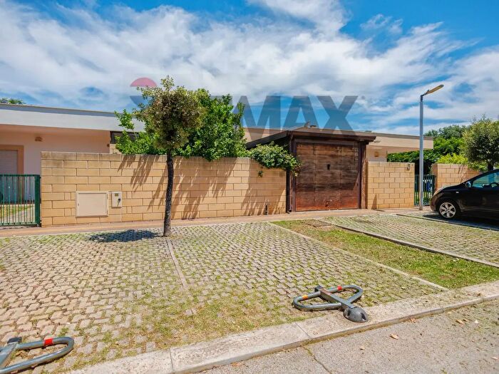 Casa quadrilocale in vendita in Strada Statale Complanare Ovest, Bari