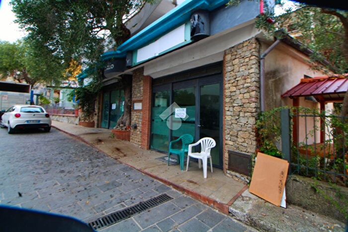 Appartamento con 6 locali in vendita in Via S Maria, Centola