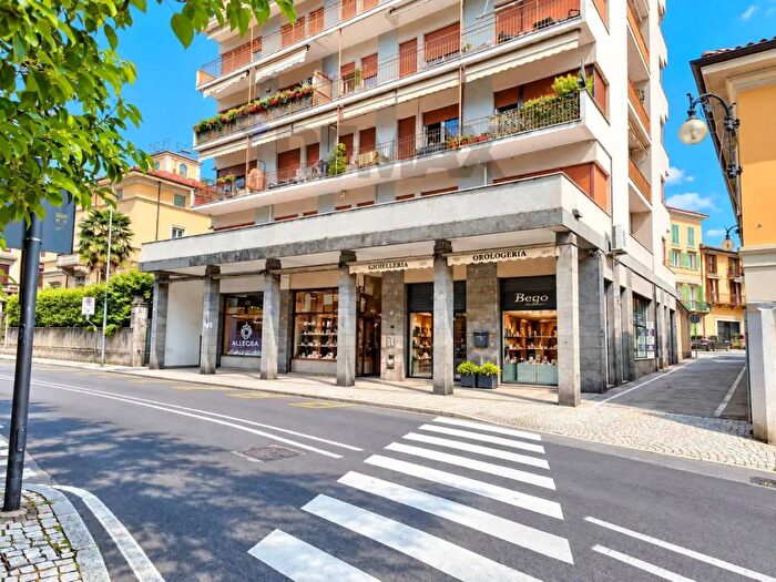 Appartamento quadrilocale in vendita in Viale Azari, Verbania